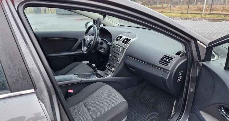 Toyota Avensis cena 34500 przebieg: 240000, rok produkcji 2011 z Skalbmierz małe 92